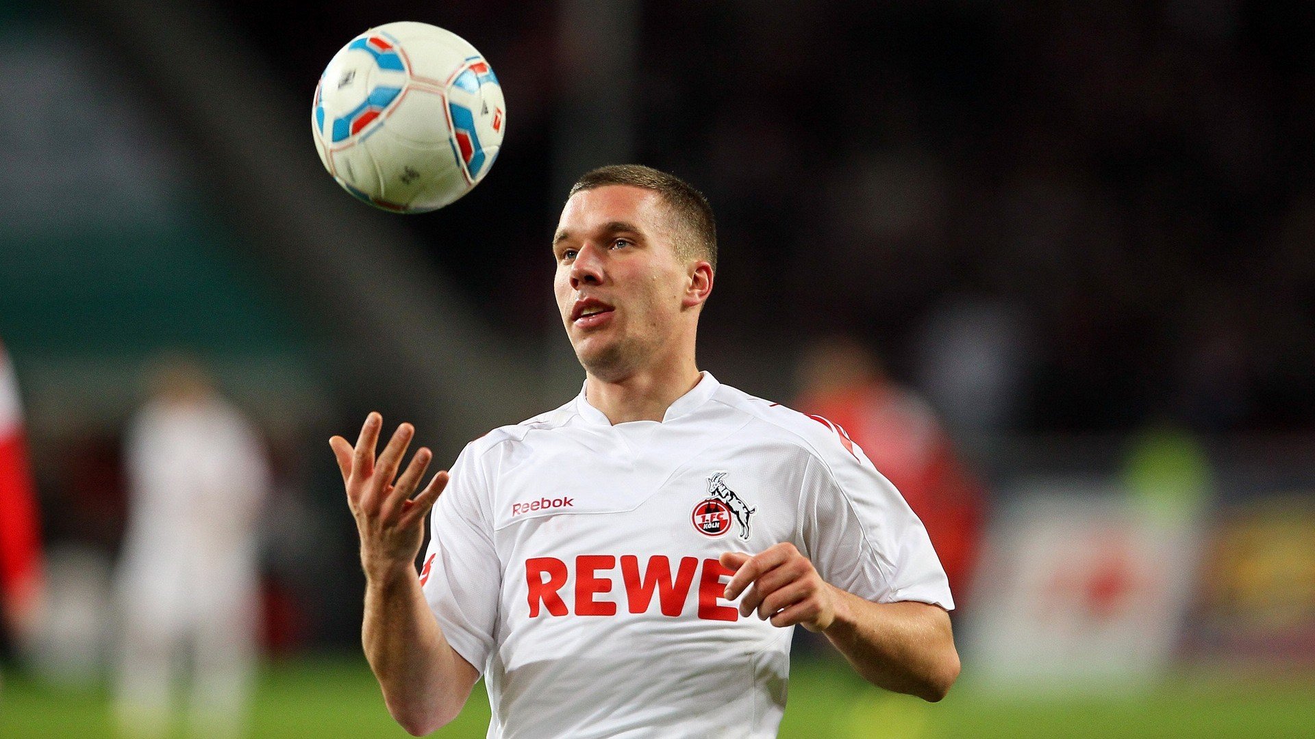 体育新闻中心深化体育赛事多语言转播技术,体育赛事转播涉及哪些知识产权